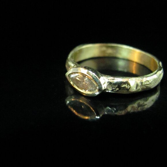 Engagement ring. 14K solid Yellow gold ring set with 0.25ct Marquise diamond. - Picture 5 of 9